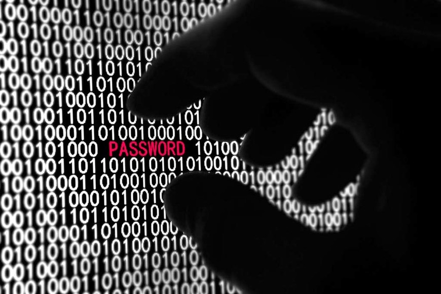 ELLITORAL_214383 |  Internet. l acecho. Los estafadores y ladrones virtuales utilizan técnicas cada vez más sofisticadas para cometer sus delitos.  Esto no reconoce fronteras, nos puede tocar a todos , coincidieron los especialistas.