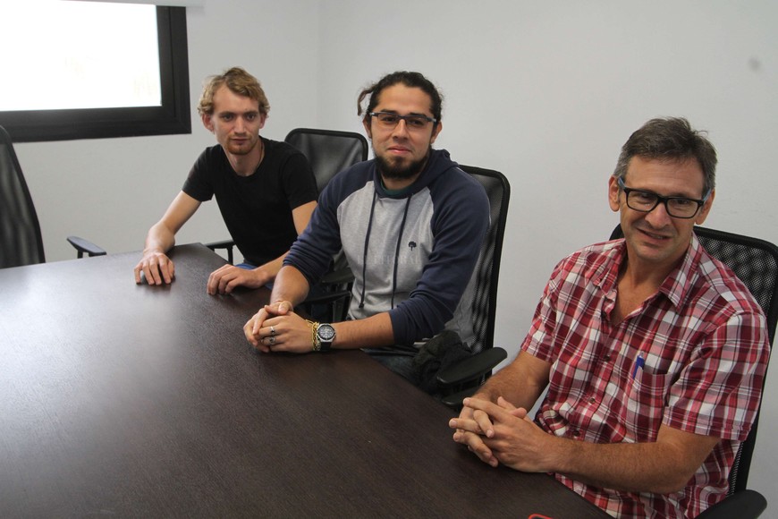 ELLITORAL_176462 | Archivo El Litoral Pablo Siroski (Proyecto Yacaré). Arley Rey (microbiólogo colombiano) e Imreel Van Der Sloot (estudiante holandés de conservación ambiental).