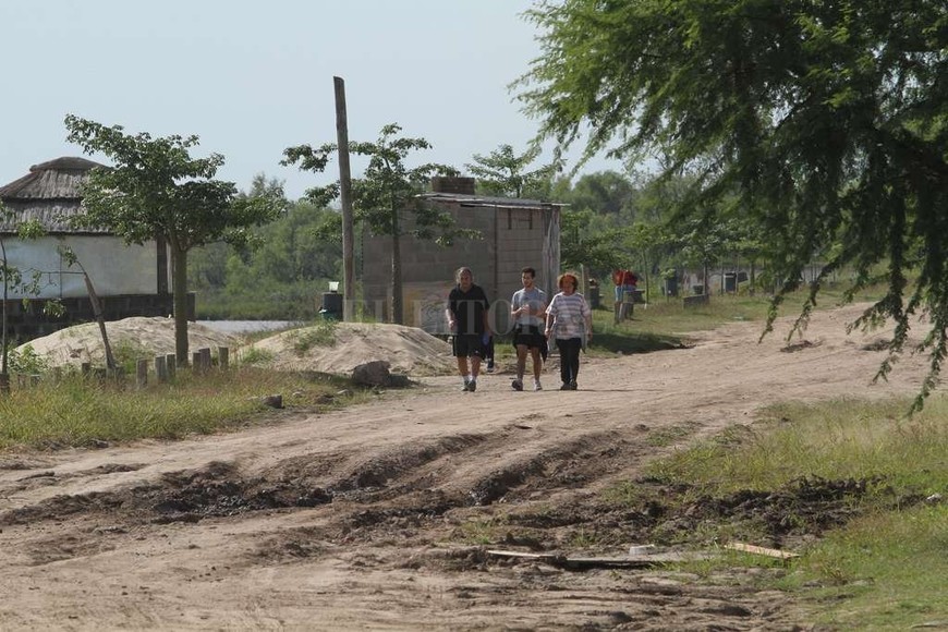 ELLITORAL_178172 | Guillermo Di Salvatore Las lluvias deterioraron la calle de tierra y en algunos tramos es complicado circular con vehículos.