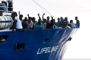 ELLITORAL_215036 |  YouTube Los 230 migrantes a bordo.
