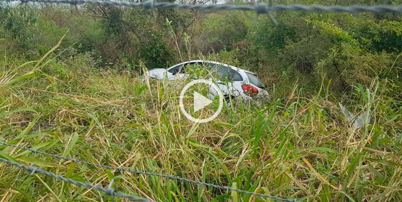 Video: así desbarrancó el auto en la RN 168