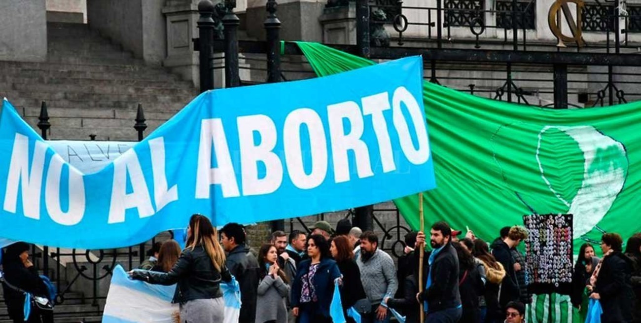 Continúa el histórico debate por la despenalización del aborto