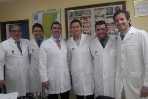 Gentileza Equipo premiado a pleno. Desde la izquierda: doctores Ángel Pierini, Francisco Aguilar, Hugo Imhof, Pablo Fernández, Agustín Monteferrario y Leandro Pierini.