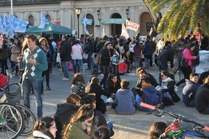 ELLITORAL_220590 |  Luis Cetraro En defensa de la universidad pública. Una masiva manifestación se realizó esta semana frente a la UNL.