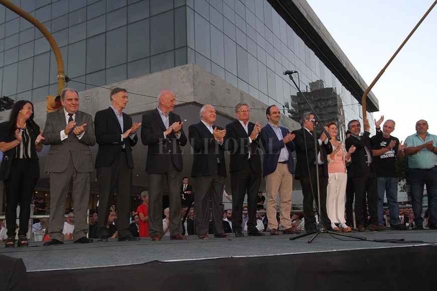ELLITORAL_199272 | Manuel Fabatía. Los tres últimos gobernadores de la provincia (Binner, Bonfatti y Lifschitz, el actual) participaron de la inauguración de una obra estratégica para el centro-norte provincial.