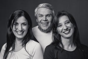 Gentileza producción Corpiñeras , obra de Miriam Russo con dirección de Cristina Pagnanelli y actuaciones de Elina Vigetti, María Inés Aiello y Miguel Ángel Dozo.
