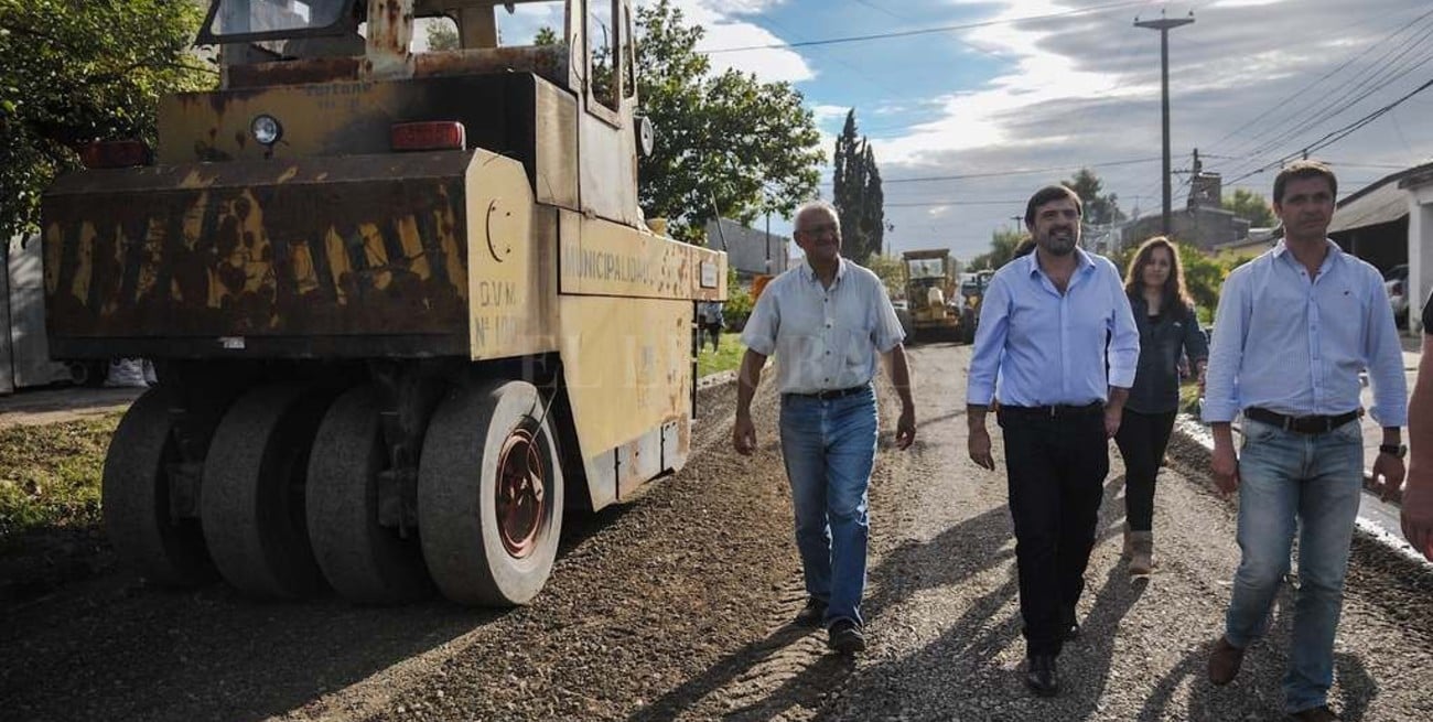 Continúan las obras de mejorado de calles en barrios de la Ciudad
