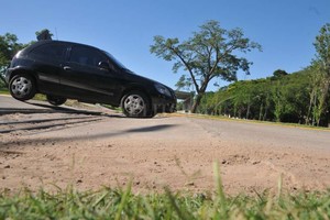 Flavio Raina Despacito. Como dice la canción, hay que cruzar a poca velocidad para no dejar parte del auto en el parque.