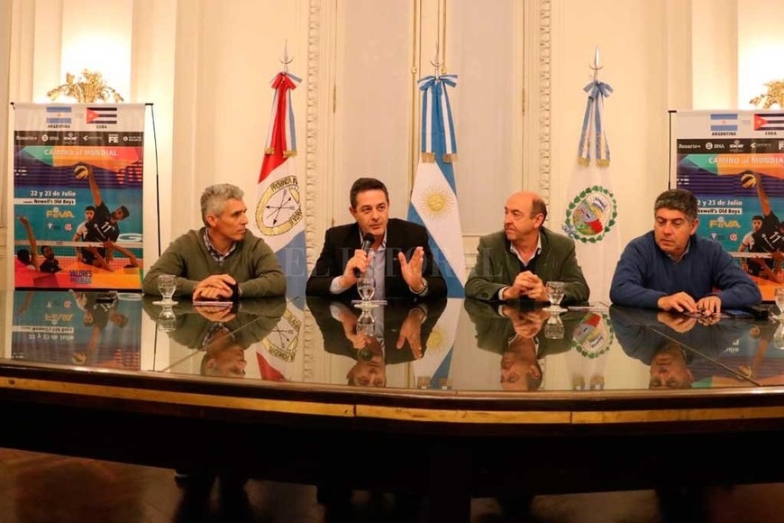 ELLITORAL_217408 |  ASV Presentación oficial. Adrián Ghiglione, Subsecretario de Recreación y Deportes de Rosario; Fabián Bochatay, vicepresidente de la FeVA; Jorge Álvarez, Ministro de Desarrollo Social; y Pablo Catán, Secretario de Desarrollo Deportivo.