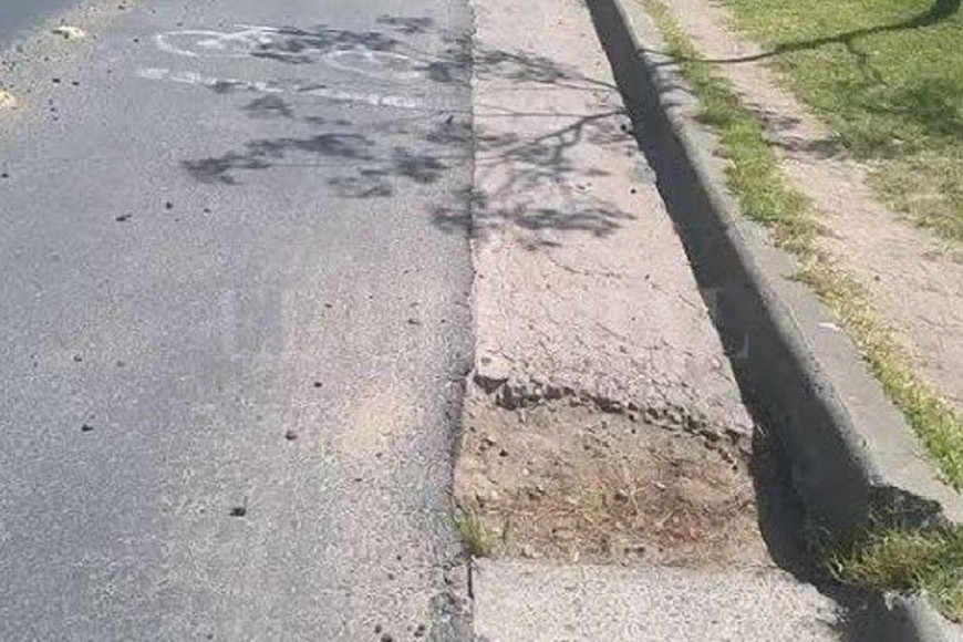 ELLITORAL_173429 |  Facebook Este es el bache que provocó la caída del Dr. Matías Serrao, la semana pasada.