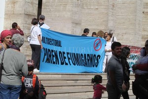 Guillermo Di Salvatore Manifestantes de las entidades ambientalistas participaron ayer de la presentación del proyecto.