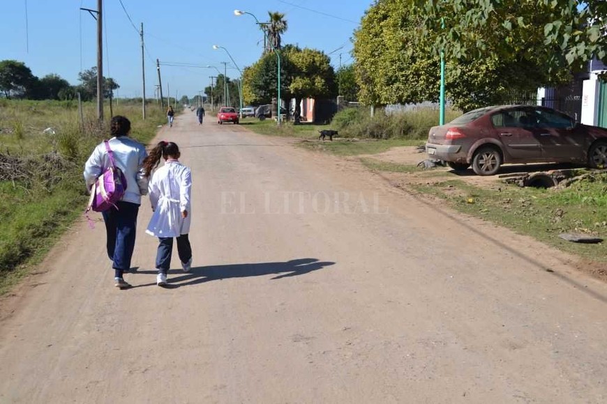 ELLITORAL_188129 |  Archivo El Litoral Numerosos trabajos. Una de las tareas que se efectuará en barrio Santo Tomás de Aquino (foto) será el entubado del canal ubicado en República de Chile, entre las calles Pueyrredón y J.J. Paso.