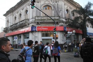 Flavio Raina Todavía los ciudadanos no se acostumbran a que una nueva señal les indique cuando pueden cruzar las calles de la peatonal .