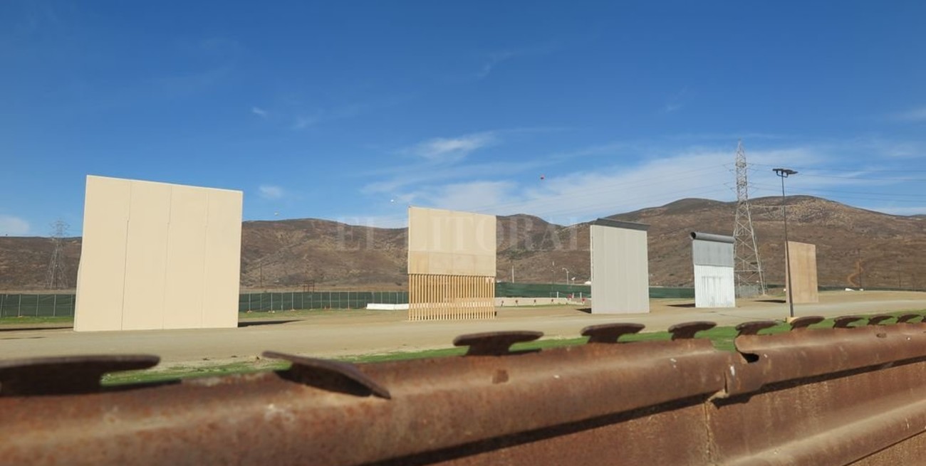 Trump visita los prototipos del muro en la frontera con México