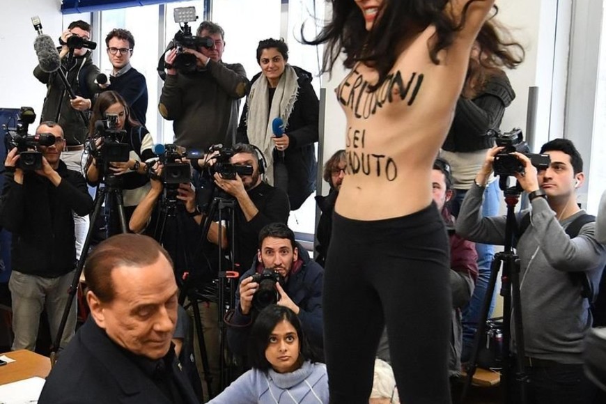 ELLITORAL_204993 |  Internet Humillante: así votó Silvio Berlusconi este domingo.