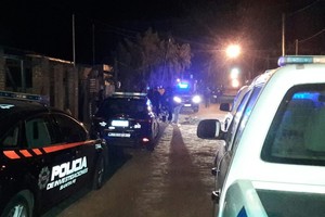 ELLITORAL_214994 |  Periodismo ciudadano. Agentes de la PDI apresaron al sospechoso no muy lejos del lugar del incidente, cuando escapaba por un descampado .