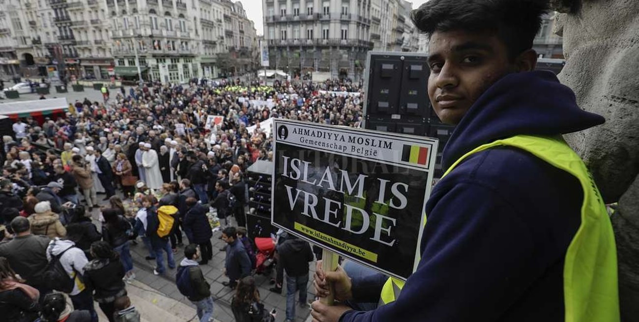 Bélgica recuerda y frustra otro atentado