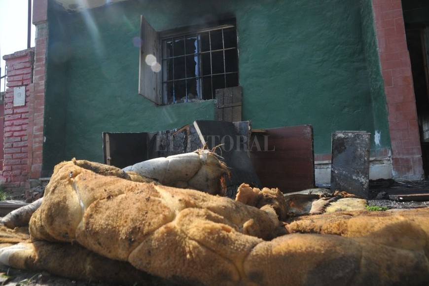 ELLITORAL_223785 |  Flavio Raina El incendio dejó al descubierto una penosa historia de violencia intrafamiliar que data de varios años.