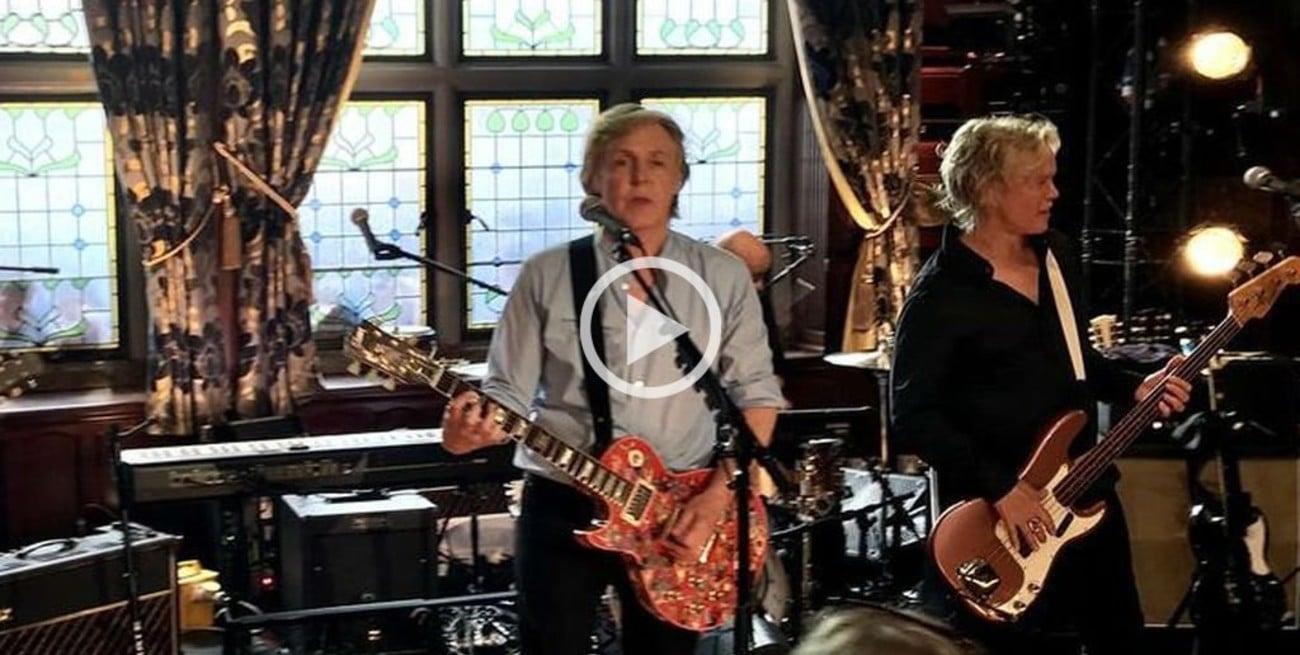 Paul McCartney visitó Liverpool y sorprendió con un show en un pub