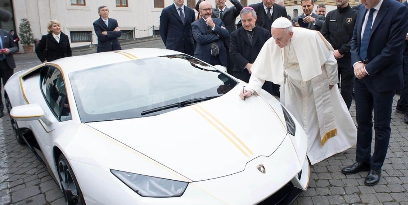 Francisco recibió un Lamborghini de regalo y decidió subastarlo para obras de caridad