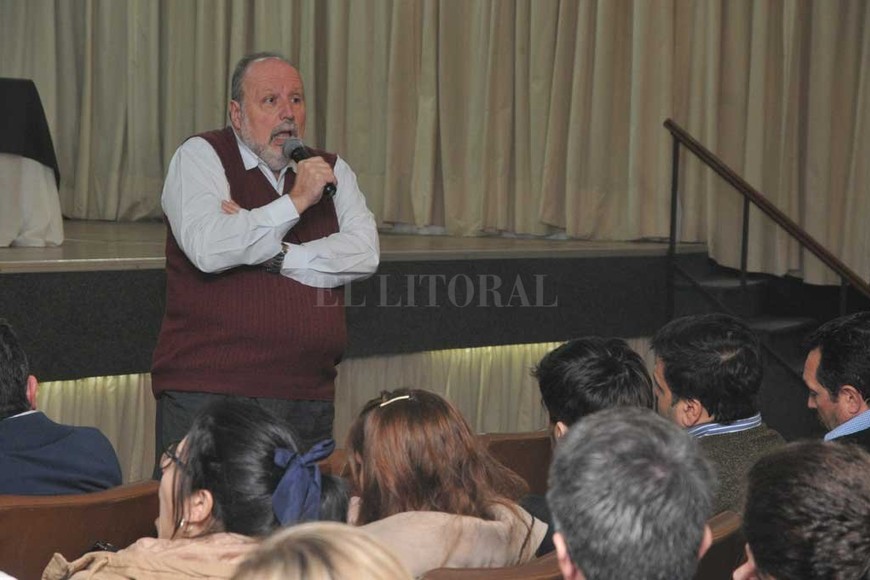 ELLITORAL_213731 | Luis Cetraro Debate. En UTN se realizó una charla que recibió un rico intercambio entre el decano Rudy Grether, su equipo de gestión y los alumnos convocados.