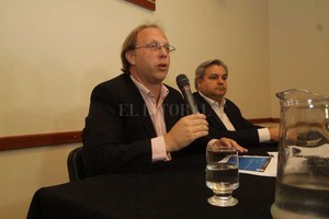 Guillermo Di Salvatore Gonzalo Saglione y Pablo Farías explicaron la reforma tributaria en conferencia de prensa.