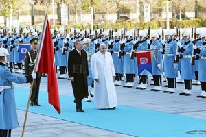 ELLITORAL_202623 |  Archivo El Litoral El Papa Francisco visitó Turquía en el 2014. El lunes recibirá a Recep Tayyip Erdogan en el Vaticano.