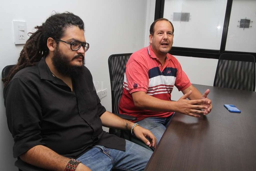 ELLITORAL_176463 | Archivo El Litoral Ricardo Ojeda (veterinario mexicano) y Carlos Piña (Proyecto Yacaré) en la redacción de El Litoral.