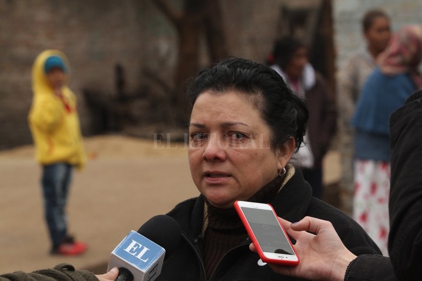 ELLITORAL_217889 |  Mauricio Garín La solidaridad de la gente es grandiosa porque suelen acercarnos alimentos y ropa. Pero este mensaje va dirigido, sobre todo, a las autoridades: exhorto a nuestros funcionarios a que miren para la zona norte de la ciudad y vean cuáles son nuestras necesidades , advierte Silvia Parente.