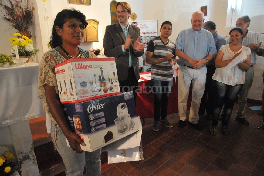 ELLITORAL_168111 |  El Litoral La Asociación de Exalumnos del Colegio Inmaculada de Santa Fe, ASIA (por su sigla en latín), entregó diplomas de reconocimiento al mérito a los mejores egresados de las cuatro especialidades de la Escuela de Oficios Papa Francisco.