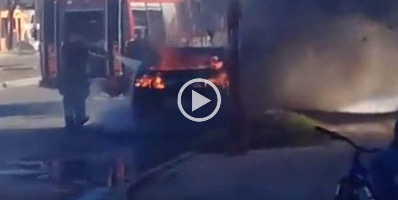 Video: Auto quemado en Liceo Norte