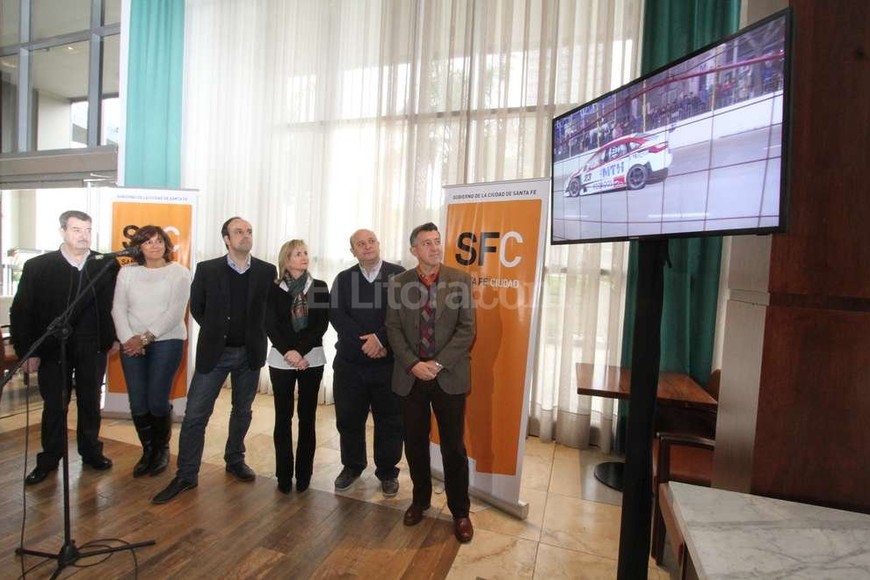 ELLITORAL_160649 |  Guillermo Di Salvatore Acompañaron a Corral en la presentación representantes de entidades vinculadas al turismo: la subsecretaria de Turismo municipal, Claudia Neil, el presidente de la Asociación Hotelera Gastronómica, Mario Zavaleta, el presidente de la Cámara de Empresarios Turísticos, Norberto Verde y el presidente del Bureau de Eventos, Carlos Fertonani.