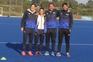 Guillermo Di Salvatore Belén Succi, Martina Cavallero, Agustín Corradini y Walter Conna. La clínica Experiencia Leona se realizó en la flamante cancha sintética de agua del Club Náutico El Quillá.