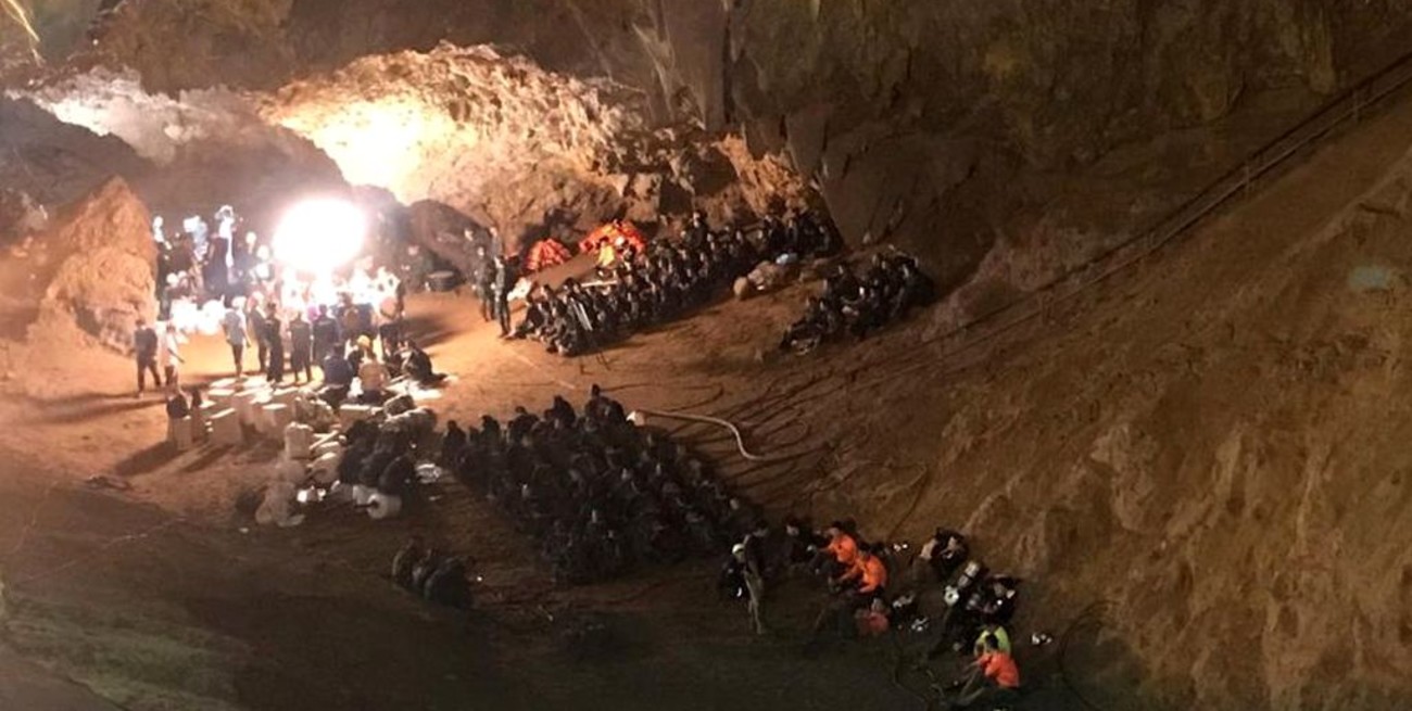 ¿Cómo pueden rescatar a los adolescentes atrapados en una cueva en Tailandia? 