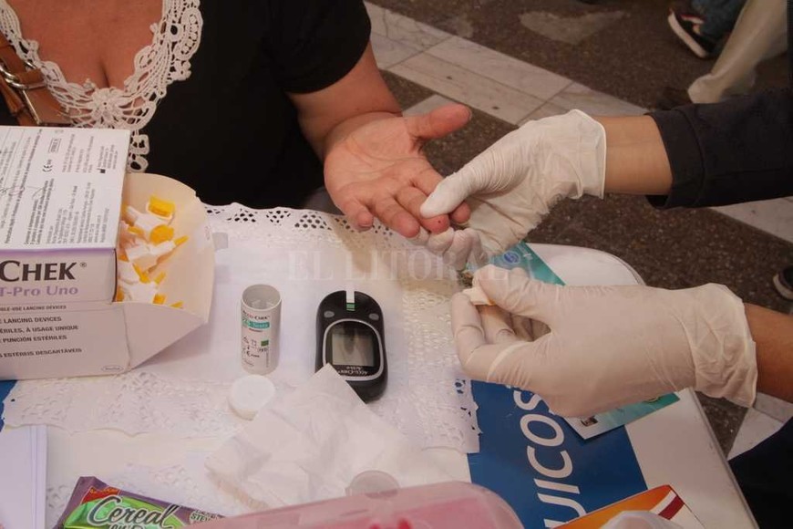 ELLITORAL_195591 | Archivo El Litoral Controles de glucemia podrán realizarse en la carpa de salud de la Municipalidad que durante hoy estará ubicada en French y Blas Parera.