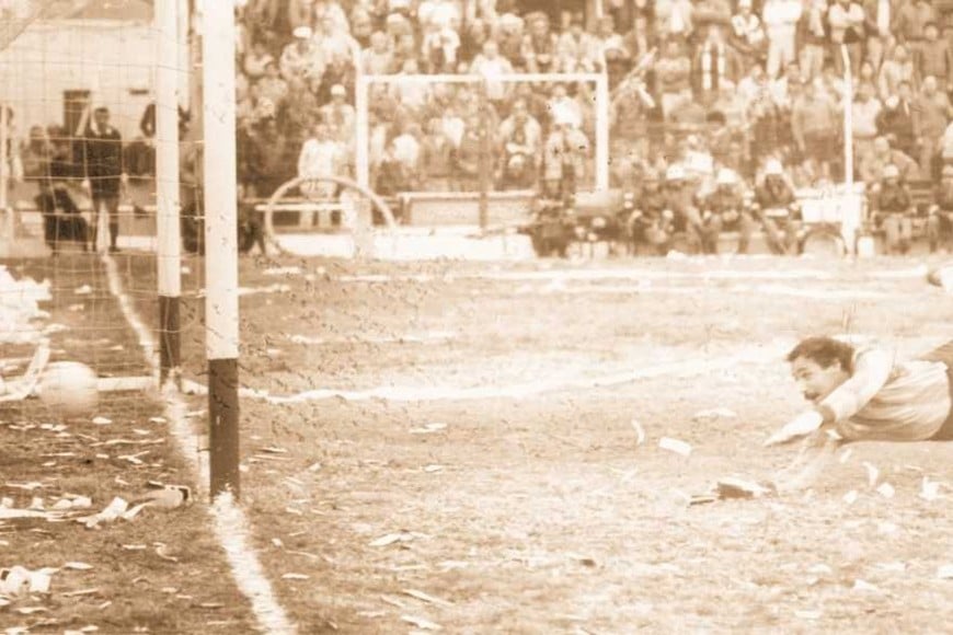 ELLITORAL_177809 |  Archivo El Litoral El gol histórico de Leo Madelón en 1989