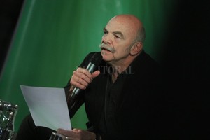 Pablo Aguirre Es obvio que la Argentina no cumplió con su promesa y se arruinó hasta un grado que nadie supo imaginar. Lo sabemos. Lo que no queremos saber es que fuimos nosotros , sostuvo el autor.