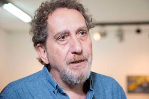 Gentileza UNL Un gran marco de público escuchó atentamente las reflexiones del investigador sobre el presente de la educación.