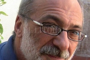 Archivo El Litoral Es una relación entrañable la que tengo con la ciudad, aunque muchas veces fuera no correspondida, lo cual creo que me habilita a ser crítico , dice el autor.