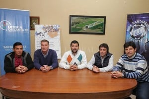 ELLITORAL_214981 |  Luis Cetraro Los integrantes de la CD liguista: Walter Álvarez, Gustavo Pueyo, Axel Menor, Alberto Ramírez y Marcelo Piccinino.