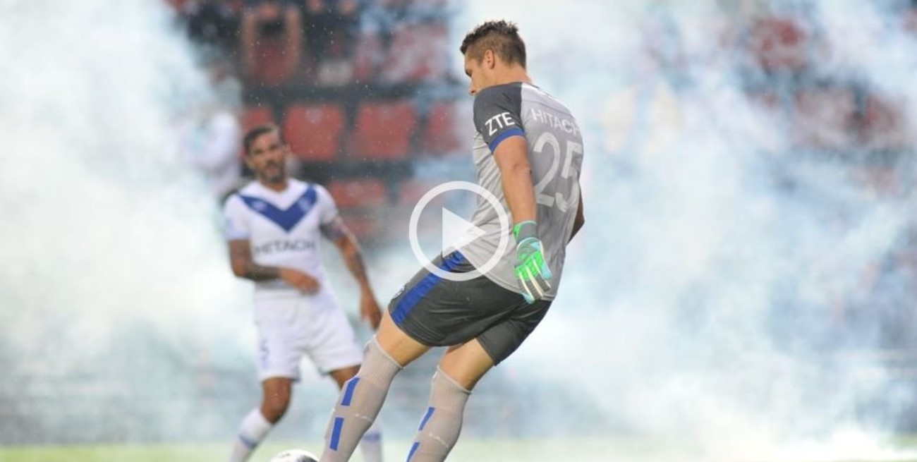 Colón vs Vélez suspendido por incidentes causados por la barra brava sabalera