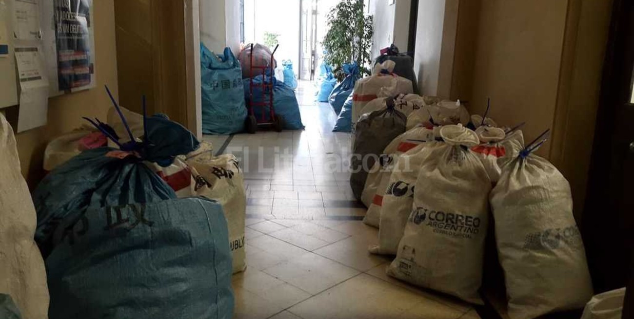 Furor de compras online: llegan a Aduana 2.500 productos diarios