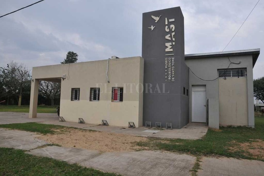 ELLITORAL_184619 |  Luis Cetraro Recinto especial. El MAST está situado unos doscientos metros al oeste de los enterratorios descubiertos el 30 de marzo 2007. Fue construido para albergar y difundir los hallazgos del sitio Río Salado-Coronda.