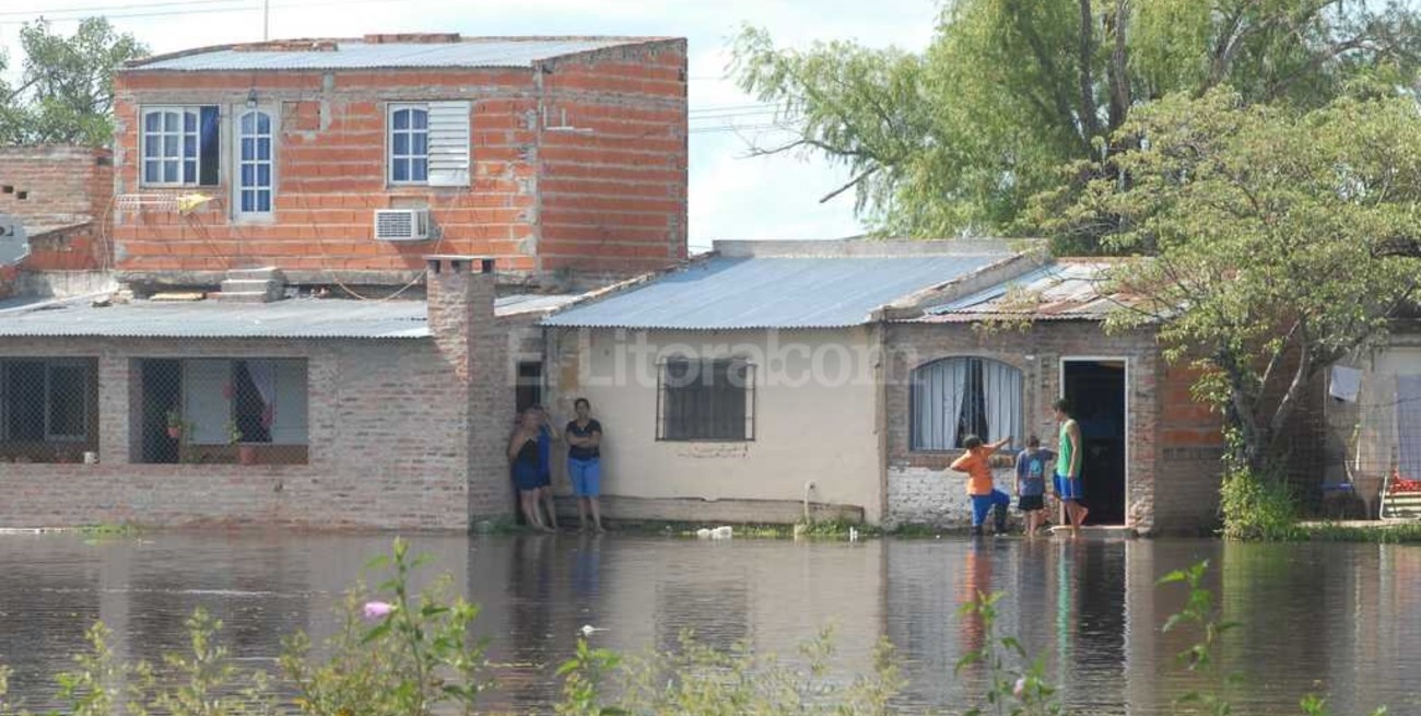 El río Paraná llegó a los 6,40 y creció el número de evacuados