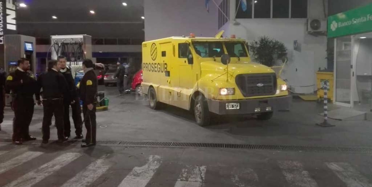 Balearon un camión de caudales en Rosario