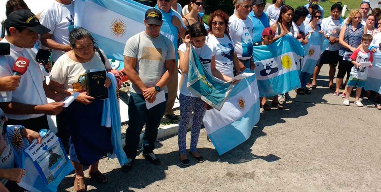 Familiares de tripulantes del ARA San Juan quieren reunirse con Macri