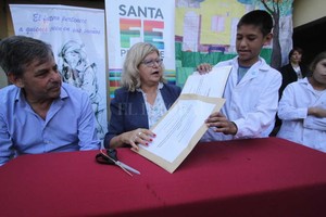 Guillermo Di Salvatore Los propios alumnos de la Escuela Nro.21 colaboraron en la apertura de sobres para licitar los trabajos de ampliación del edificio escolar.