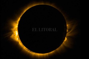 ELLITORAL_251310 |  Archivo El Litoral La nota gráfica es de un eclipse solar del 20 de marzo de 2015. Es una imagen tomada por la Nasa. En aquella oportunidad, atravesó de costa a costa Estados Unidos y se vio parcialmente en parte del Caribe, América Latina y Europa.