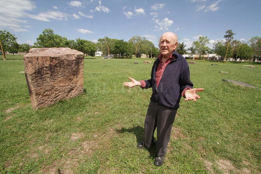 ELLITORAL_199269 | Guillermo Di Salvatore Favaretto Forner contó que las piedras se las donó una marmolería para un proyecto artístico, que luego fue abandonado.
