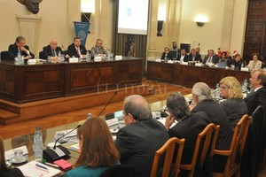 Luis Cetraro Fascendini, Lifschitz, Mammarella y Lizárraga fueron los encargados de presidir el encuentro donde asistió todo el gabinete provincial, el universitario y los decanos de la UNL.